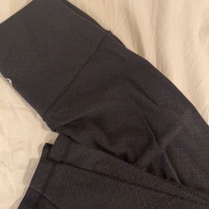 Lululemon align black embossed size 4